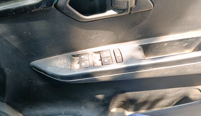 2017 Mahindra KUV 100 NXT K8 D 6 STR, Diesel, Manual, 57,482 km, interior