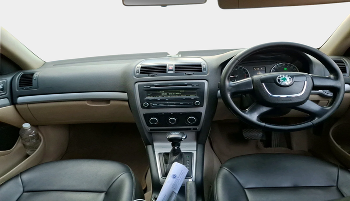 2011 Skoda Laura AMBIENTE 2.0 TDI CR AT, Diesel, Automatic, 1,52,282 km, interior