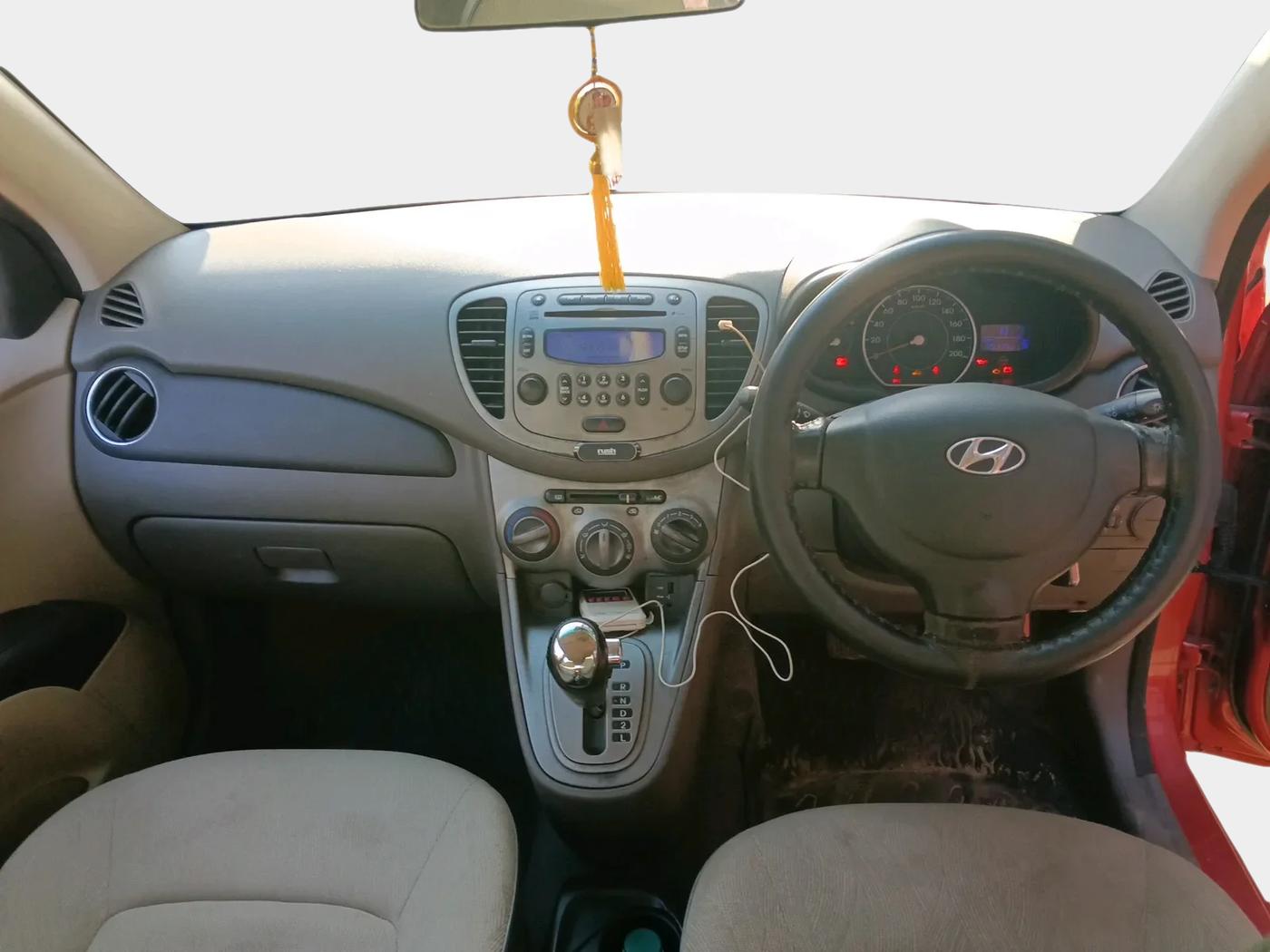 2011 Hyundai i10 SPORTZ 1.2 AT, Petrol, Automatic, 96,000 km, interior