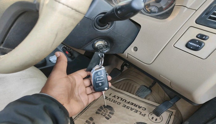 2010 Tata Sumo Grande MK II GX, Diesel, Manual, 1,75,220 km, interior