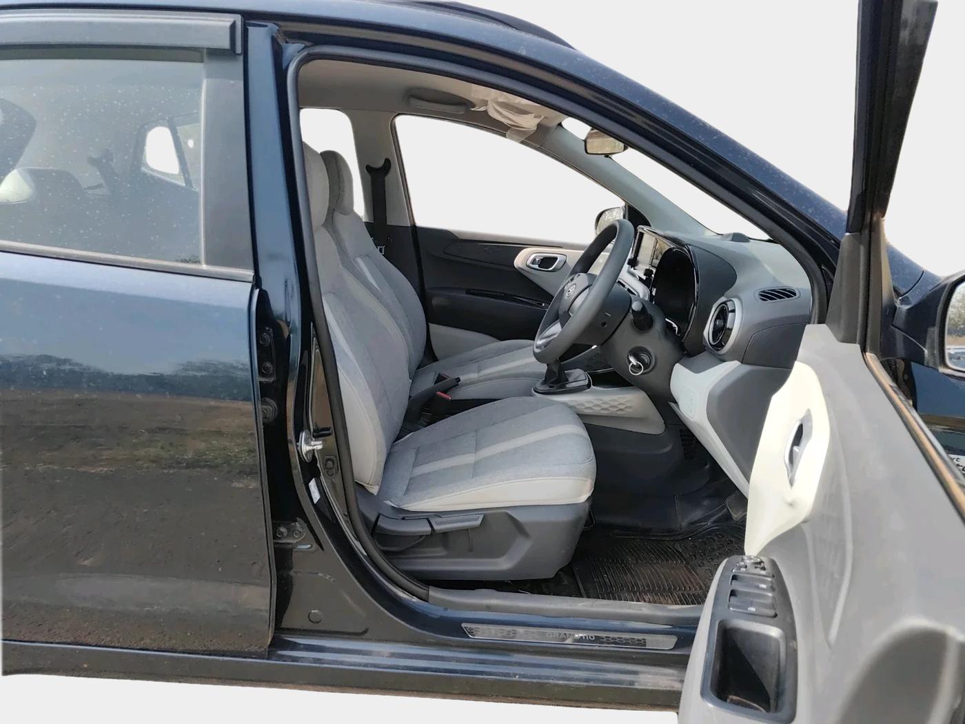 2022 Hyundai GRAND I10 NIOS SPORTZ AMT 1.2 KAPPA VTVT, Petrol, Automatic, 20,639 km, interior