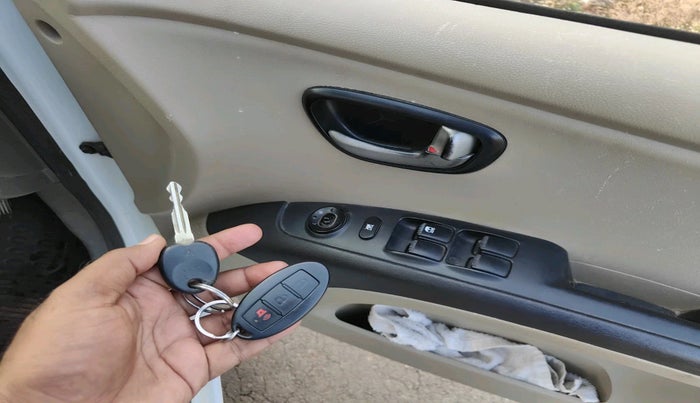 2011 Hyundai i10 MAGNA 1.2, Petrol, Manual, 1,08,927 km, interior