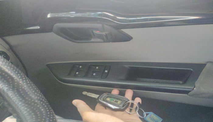 2016 Mahindra Kuv100 K8 6 STR, Petrol, Manual, 39,937 km, interior