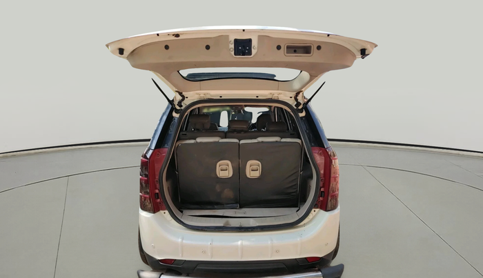 2017 Mahindra XUV500 W10, Diesel, Manual, 1,28,917 km, exterior