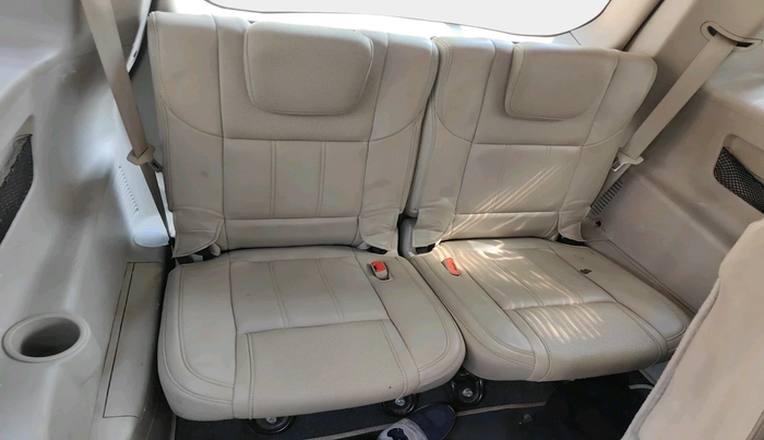 2017 Mahindra XUV500 W10, Diesel, Manual, 1,28,917 km, interior