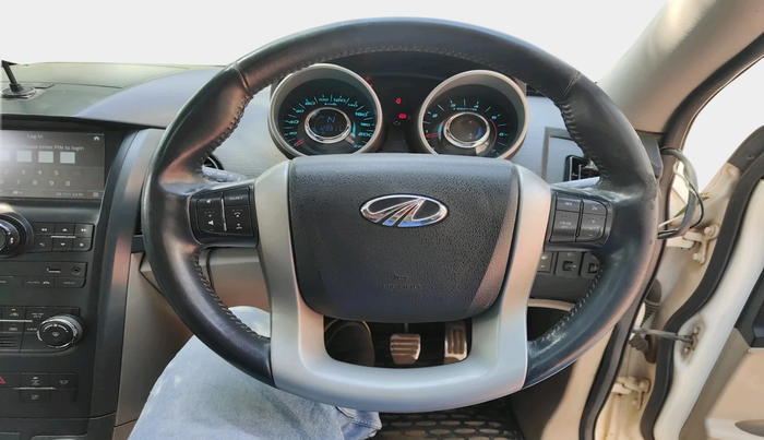 2017 Mahindra XUV500 W10, Diesel, Manual, 1,28,917 km, interior