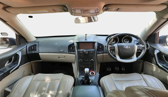 2017 Mahindra XUV500 W10, Diesel, Manual, 1,28,917 km, interior