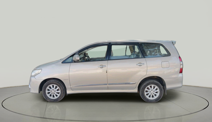 2013 Toyota Innova 2.5 VX 8 STR, Diesel, Manual, 1,50,597 km, exterior