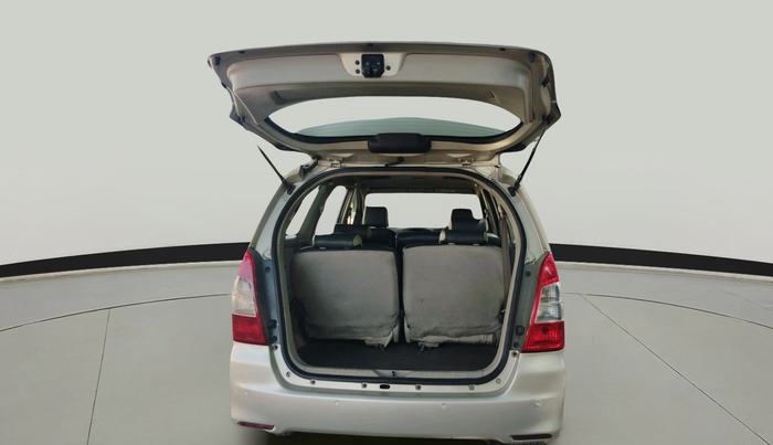 2013 Toyota Innova 2.5 VX 8 STR, Diesel, Manual, 1,50,597 km, exterior