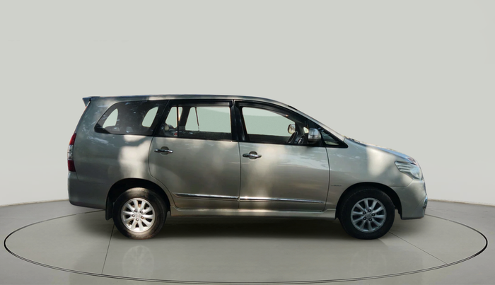 2013 Toyota Innova 2.5 VX 8 STR, Diesel, Manual, 1,50,597 km, exterior