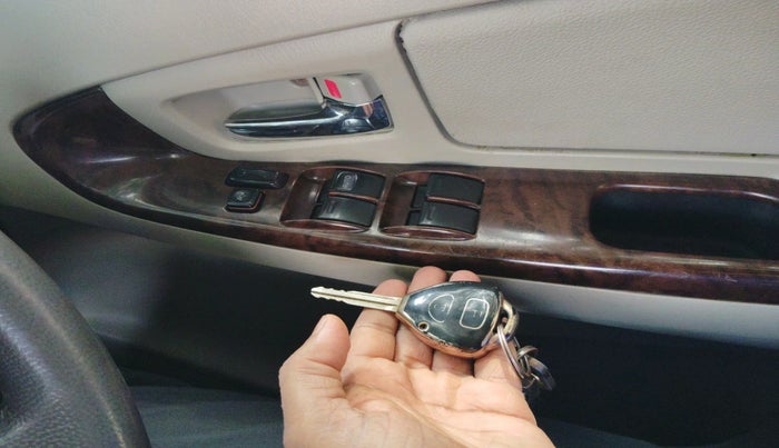 2013 Toyota Innova 2.5 VX 8 STR, Diesel, Manual, 1,50,597 km, interior