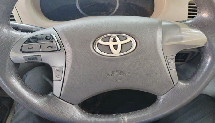 2013 Toyota Innova 2.5 VX 8 STR, Diesel, Manual, 1,50,597 km, interior