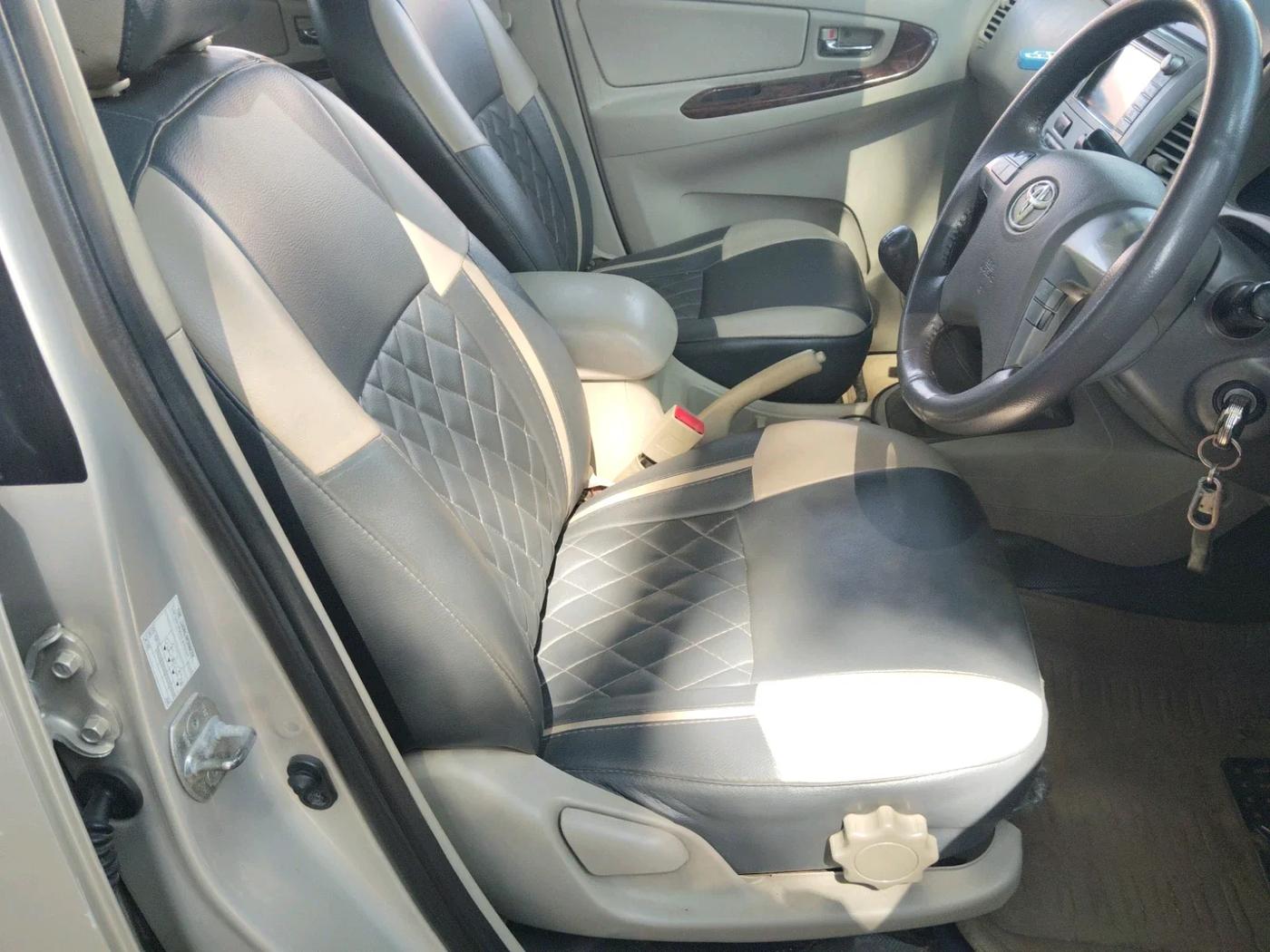 2013 Toyota Innova 2.5 VX 8 STR, Diesel, Manual, 1,50,597 km, interior