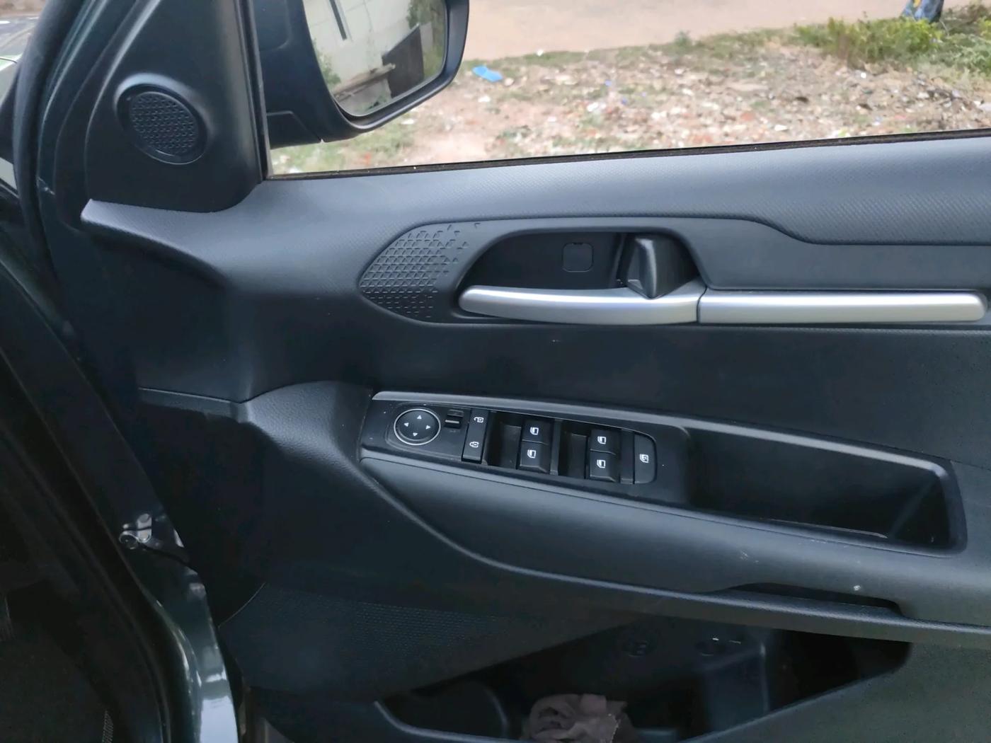 2024 KIA SONET HTK 1.2 PETROL MT, Petrol, Manual, 4,216 km, interior
