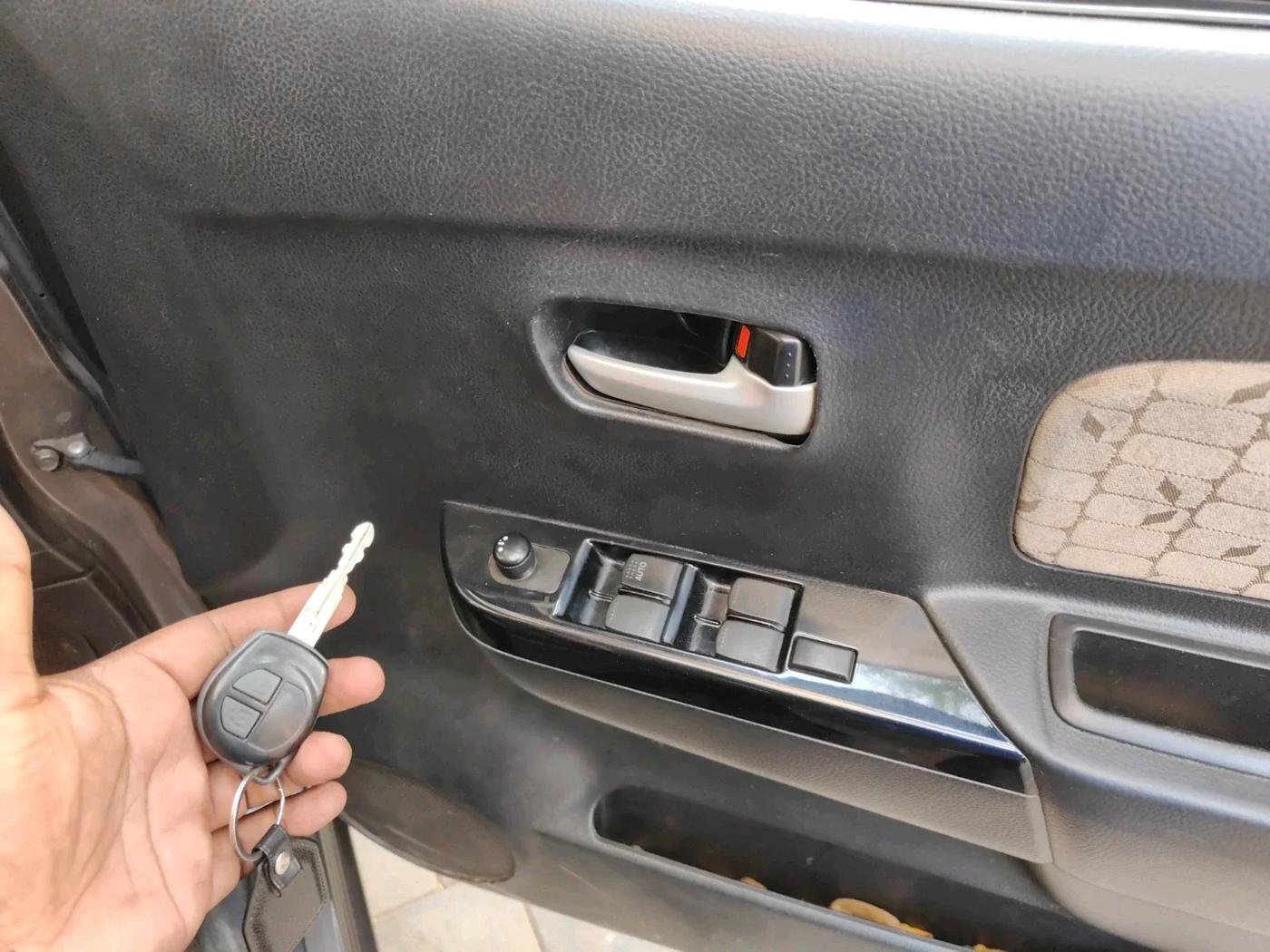 2017 Maruti Wagon R 1.0 VXI, Petrol, Manual, 90,315 km, interior