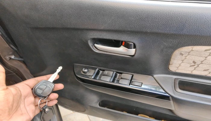 2017 Maruti Wagon R 1.0 VXI, Petrol, Manual, 90,315 km, interior