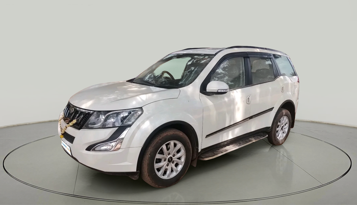 2017 Mahindra XUV500 W10, Diesel, Manual, 1,42,282 km, exterior