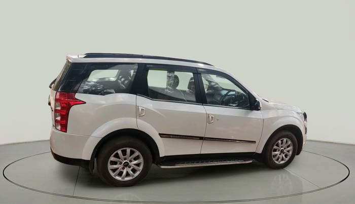 2017 Mahindra XUV500 W10, Diesel, Manual, 1,42,282 km, exterior