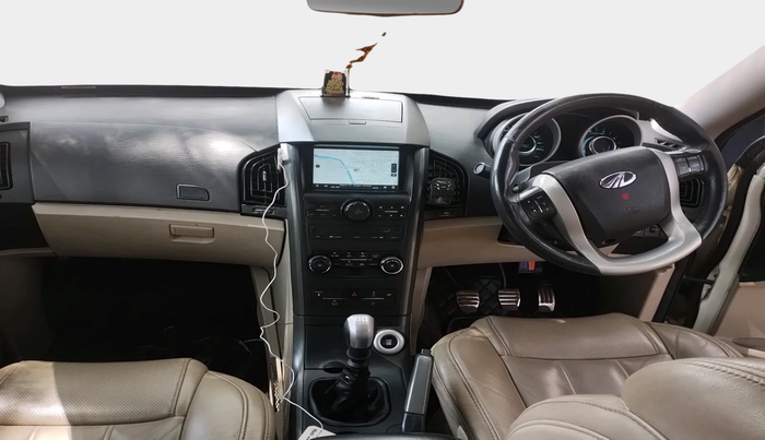 2017 Mahindra XUV500 W10, Diesel, Manual, 1,42,282 km, interior