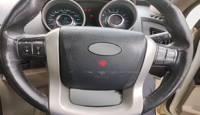 2017 Mahindra XUV500 W10, Diesel, Manual, 1,42,282 km, interior