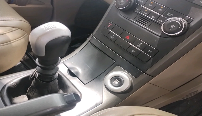 2017 Mahindra XUV500 W10, Diesel, Manual, 1,42,282 km, interior