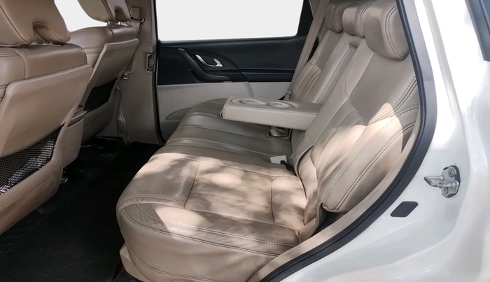 2017 Mahindra XUV500 W10, Diesel, Manual, 1,42,282 km, interior