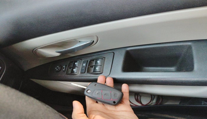 2016 Fiat Linea EMOTION 1.3 L ADVANCED MULTIJET, Diesel, Manual, 1,40,000 km, interior