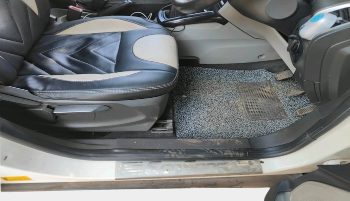 2013 Ford Ecosport TITANIUM 1.5L DIESEL, Diesel, Manual, 1,15,291 km, interior