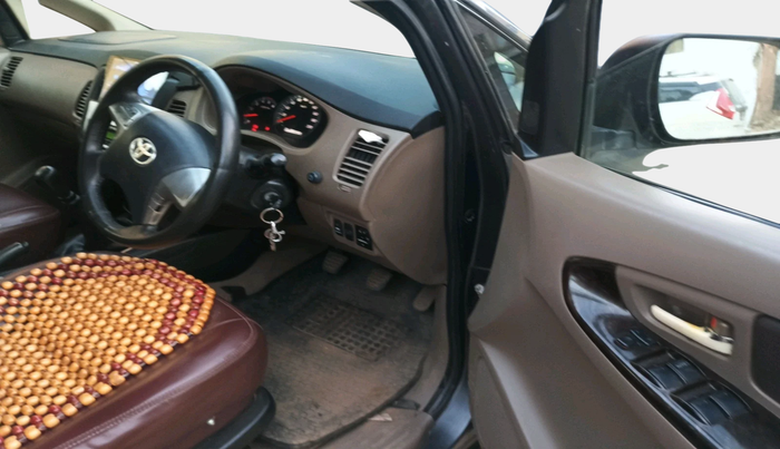 2015 Toyota Innova 2.5 VX 7 STR, Diesel, Manual, 1,81,000 km, interior