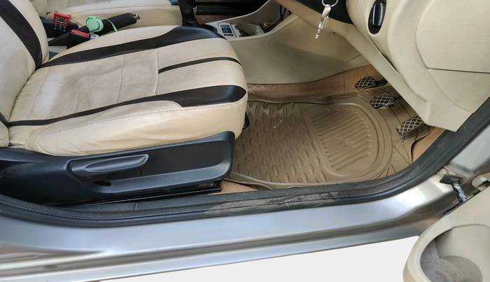 2013 Skoda Fabia AMBITION PLUS 1.2 MPI, Petrol, Manual, 1,21,794 km, interior