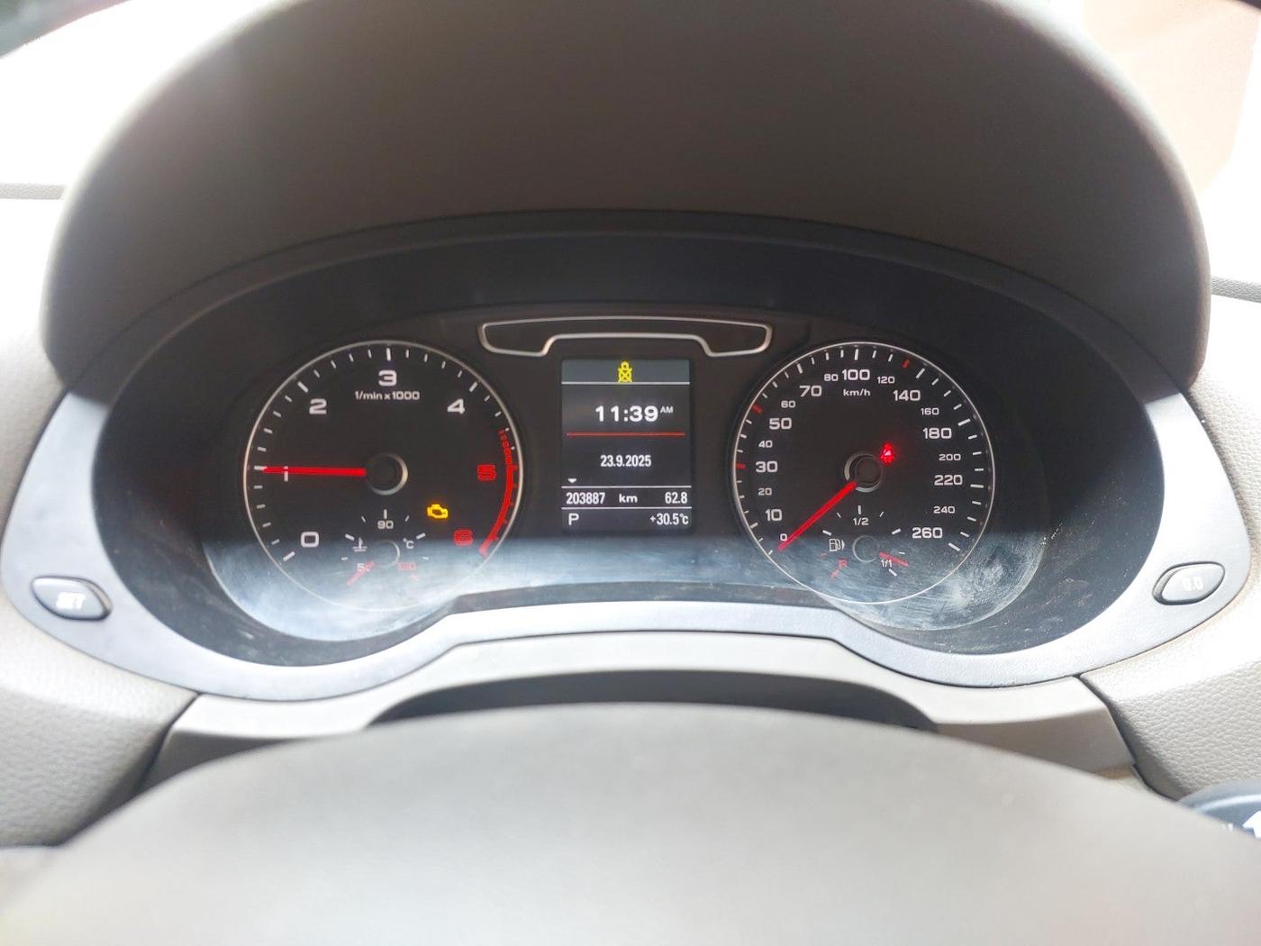2012 Audi Q3 2.0 QUATTRO TDI AT, Diesel, Automatic, 2,03,980 km, interior