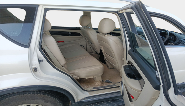 2015 Ssangyong Rexton RX7, Diesel, Automatic, 1,12,614 km, interior