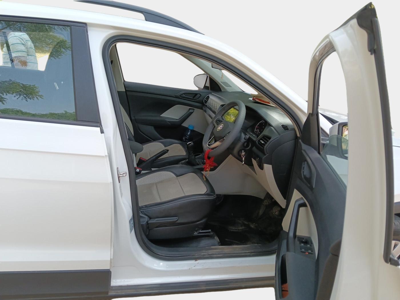 2024 Volkswagen TAIGUN COMFORTLINE 1.0 TSI MT, Petrol, Manual, 11,430 km, interior