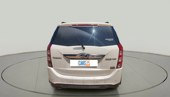 2017 Mahindra XUV500 W10 AT, Diesel, Automatic, 2,16,331 km, exterior
