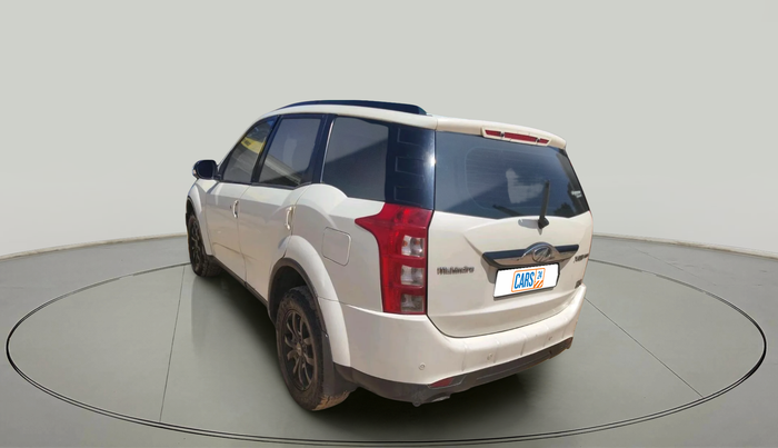 2017 Mahindra XUV500 W10 AT, Diesel, Automatic, 2,16,331 km, exterior