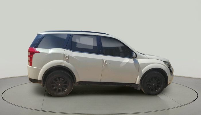 2017 Mahindra XUV500 W10 AT, Diesel, Automatic, 2,16,331 km, exterior
