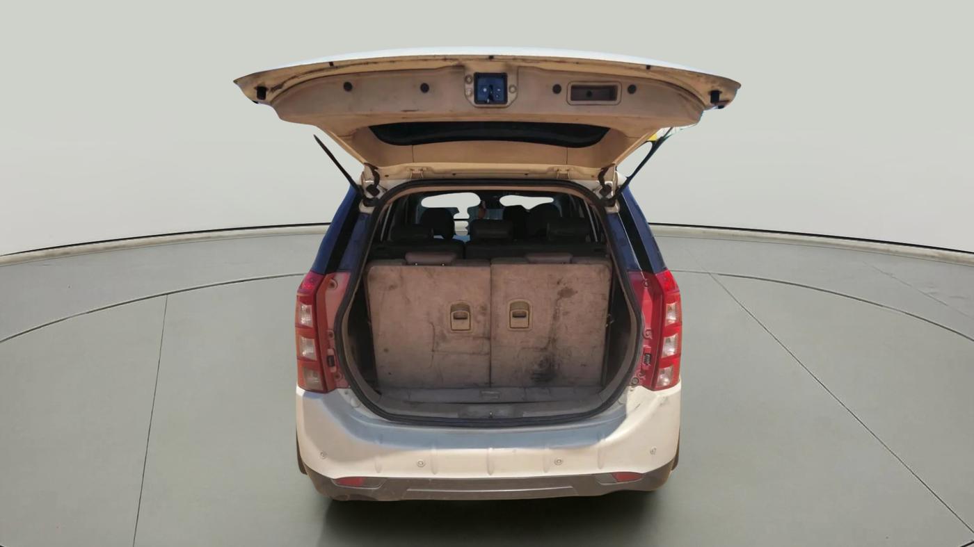 2017 Mahindra XUV500 W10 AT, Diesel, Automatic, 2,16,331 km, exterior