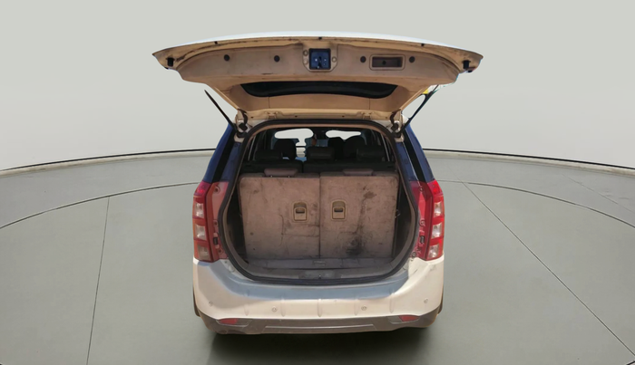 2017 Mahindra XUV500 W10 AT, Diesel, Automatic, 2,16,331 km, exterior