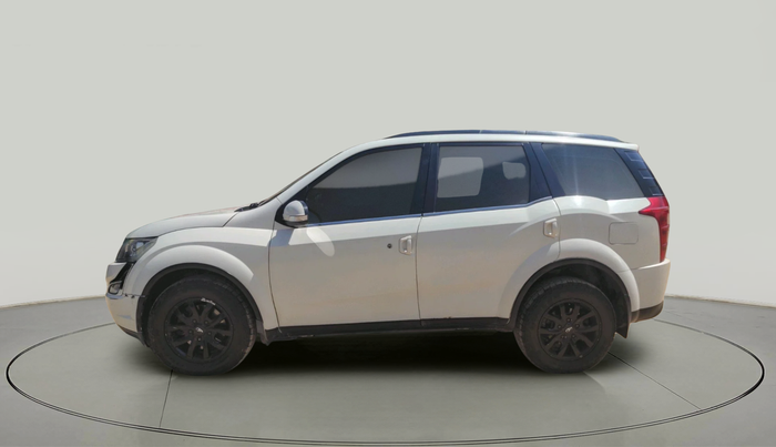 2017 Mahindra XUV500 W10 AT, Diesel, Automatic, 2,16,331 km, exterior