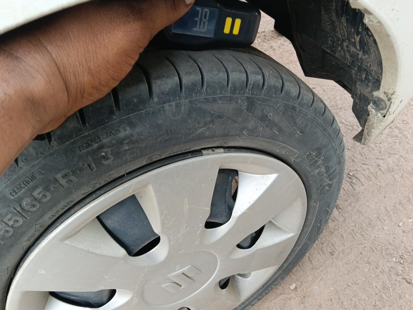 2015 Maruti Alto K10 VXI, Petrol, Manual, 75,943 km, tyre
