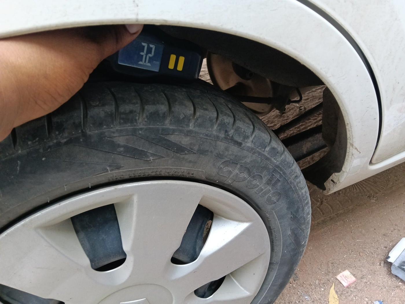2015 Maruti Alto K10 VXI, Petrol, Manual, 75,943 km, tyre