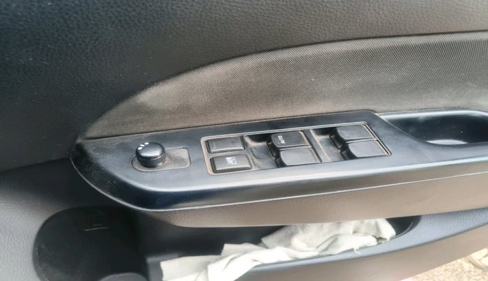 2012 Maruti Swift ZXI, Petrol, Manual, 1,00,235 km, interior