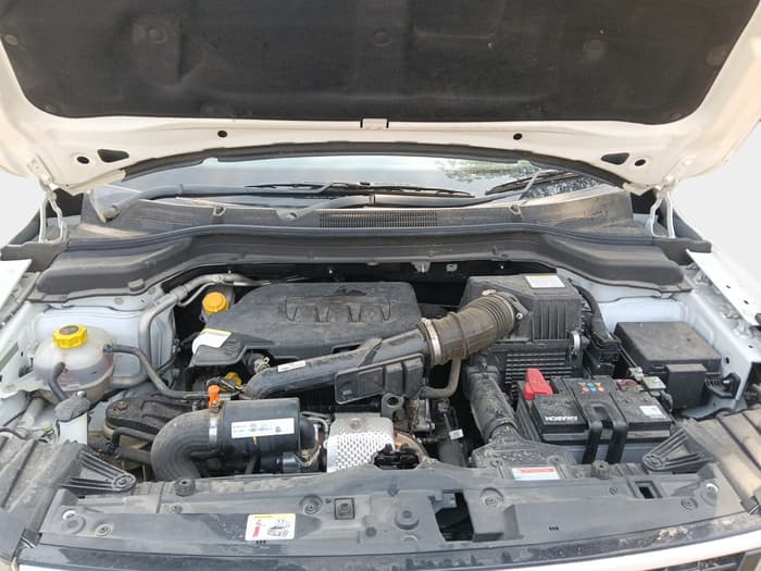 2023 Mahindra XUV300 W6 1.2 PETROL, Petrol, Manual, 15,348 km, exterior