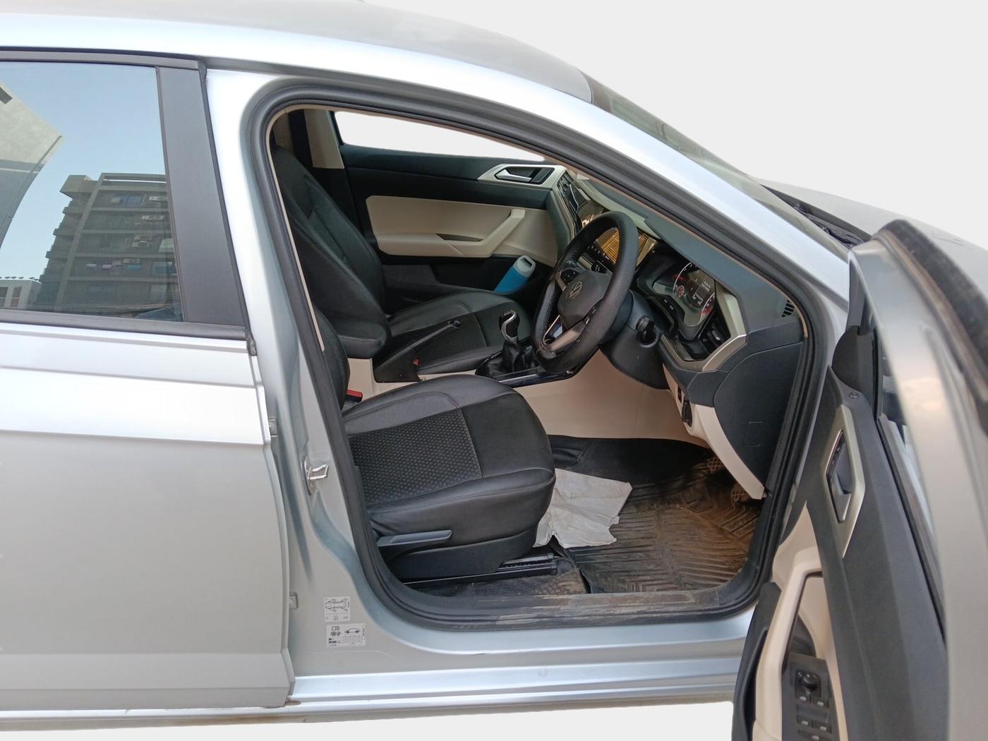 2023 Volkswagen VIRTUS HIGHLINE TSI 1.0 MT, Petrol, Manual, 30,296 km, interior