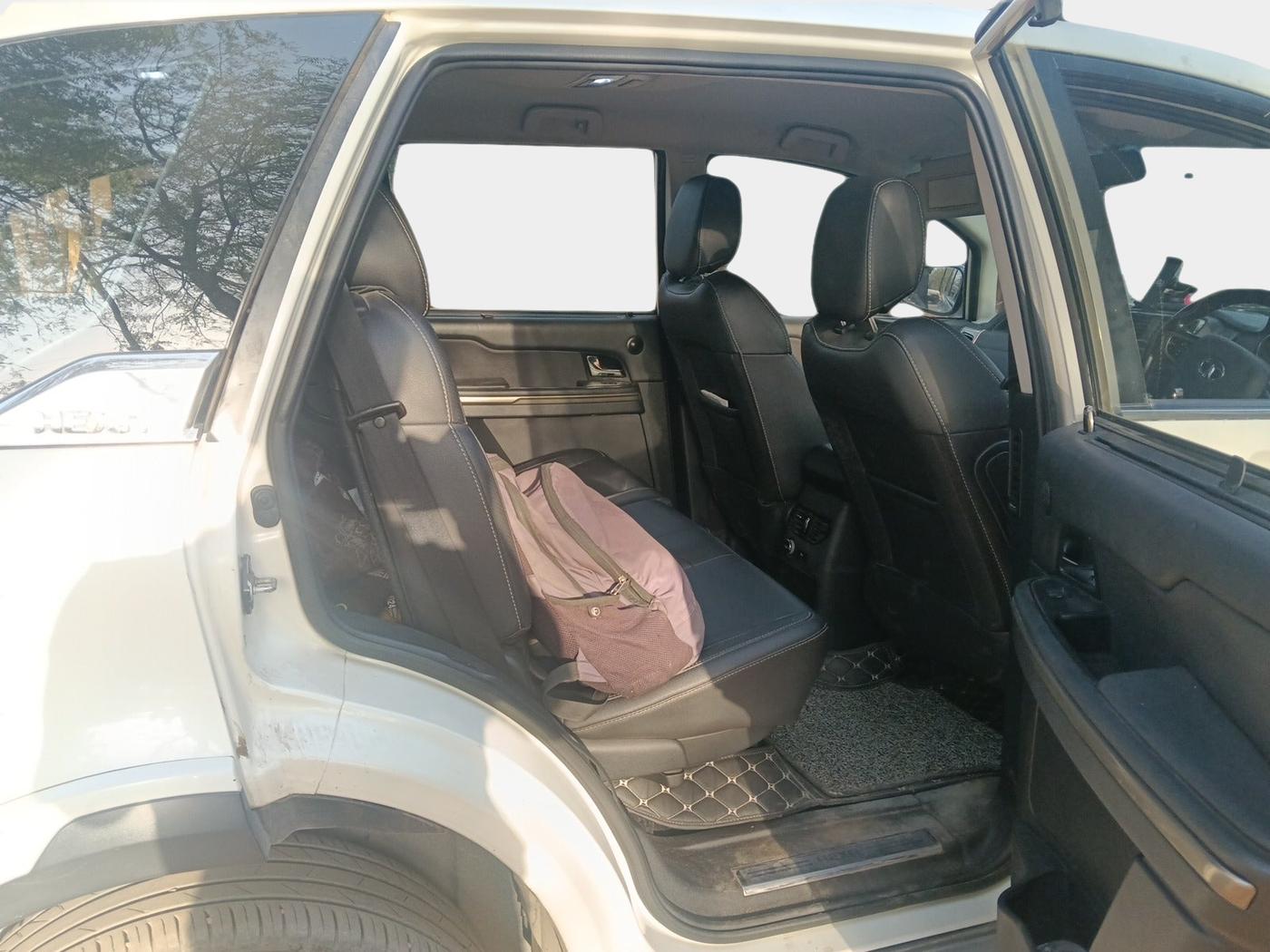 2018 Tata Hexa XTA 4X2 7 STR, Diesel, Automatic, 1,84,399 km, interior