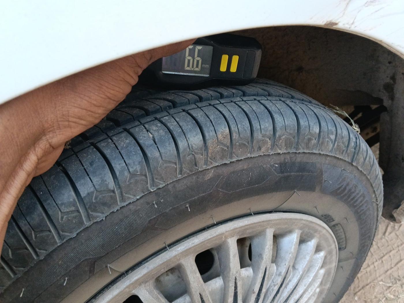 2012 Maruti Wagon R 1.0 LXI, Petrol, Manual, 2,31,849 km, tyre