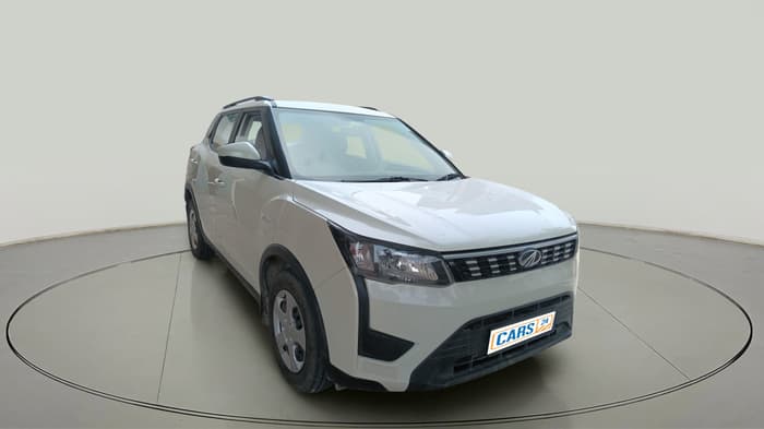 2022 Mahindra XUV300 W6 1.2 PETROL, Petrol, Manual, 21,710 km, exterior