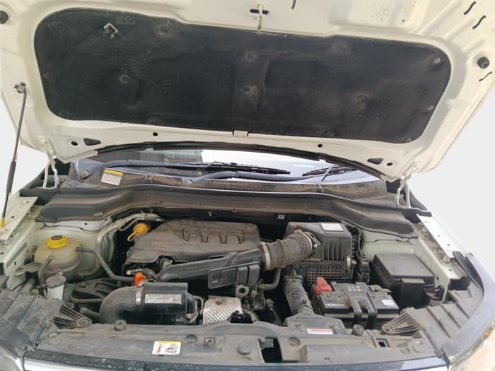 2022 Mahindra XUV300 W6 1.2 PETROL, Petrol, Manual, 21,710 km, exterior