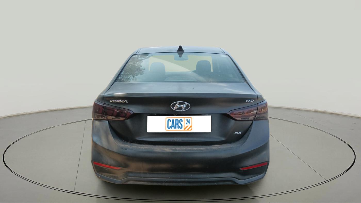 2018 Hyundai Verna 1.6 CRDI SX + AT, Diesel, Automatic, 7,00,000 km, exterior