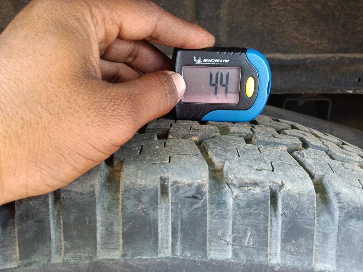 2020 Mahindra Bolero B6 (O), Diesel, Manual, 64,319 km, tyre